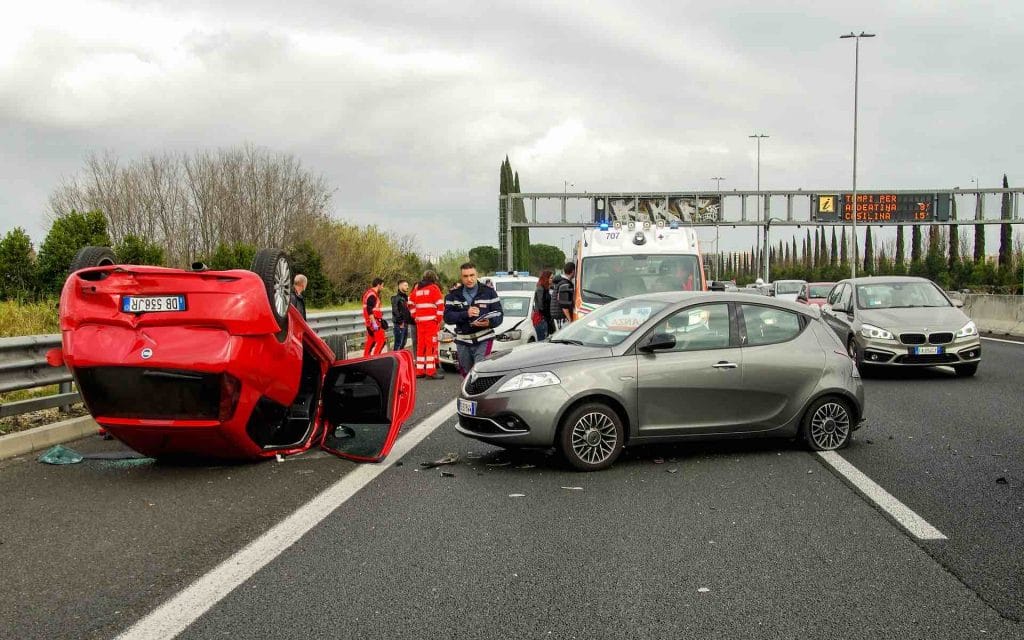 Picture of a car accident in Rome